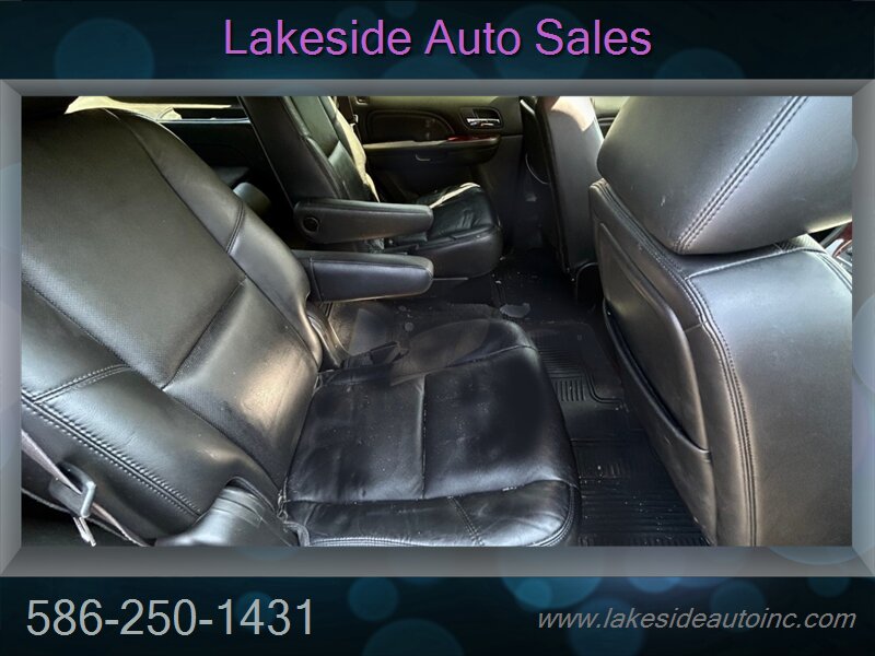 2011 Cadillac Escalade   - Photo 10 - Clinton Township, MI 48036