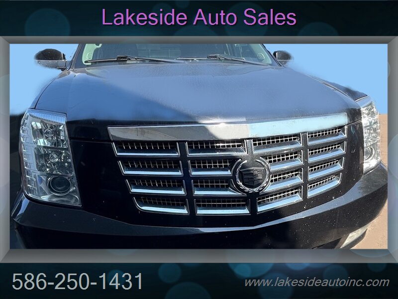 2011 Cadillac Escalade   - Photo 4 - Clinton Township, MI 48036