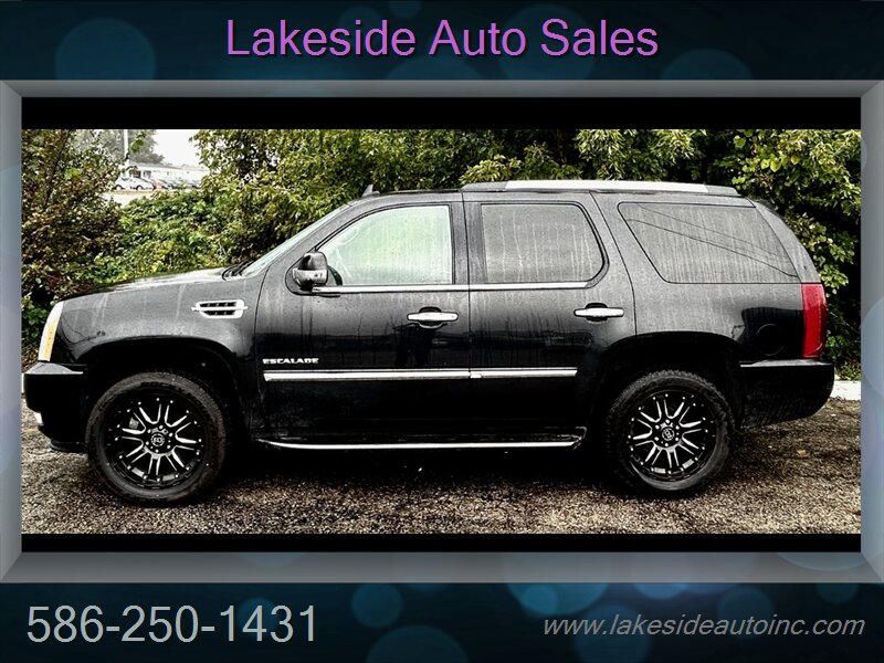 2011 Cadillac Escalade   - Photo 3 - Clinton Township, MI 48036