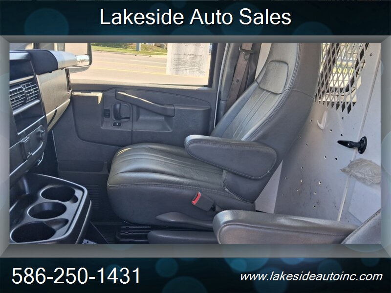 2018 Chevrolet Express 2500   - Photo 11 - Clinton Township, MI 48036