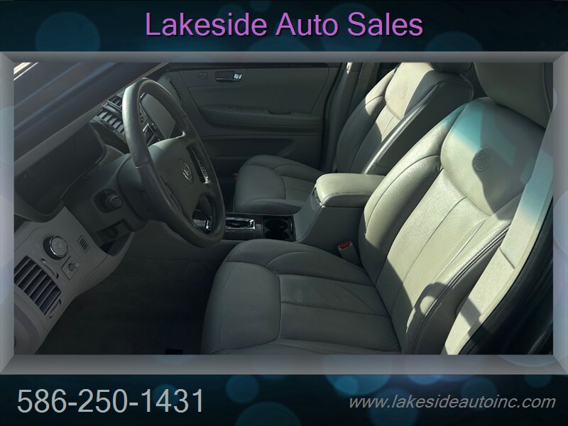 2011 Cadillac DTS Luxury Collection   - Photo 7 - Clinton Township, MI 48036