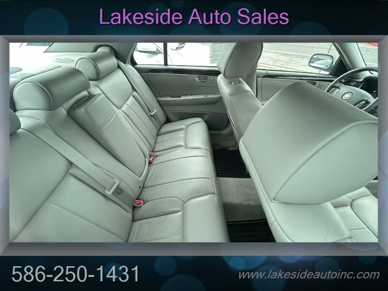2011 Cadillac DTS Luxury Collection   - Photo 10 - Clinton Township, MI 48036