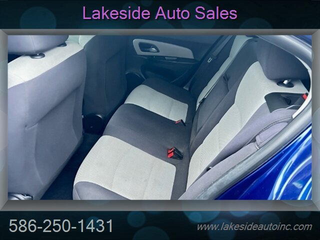 2013 Chevrolet Cruze LS Auto   - Photo 9 - Clinton Township, MI 48036