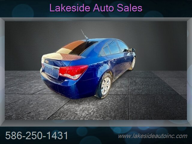2013 Chevrolet Cruze LS Auto   - Photo 9 - Clinton Township, MI 48036