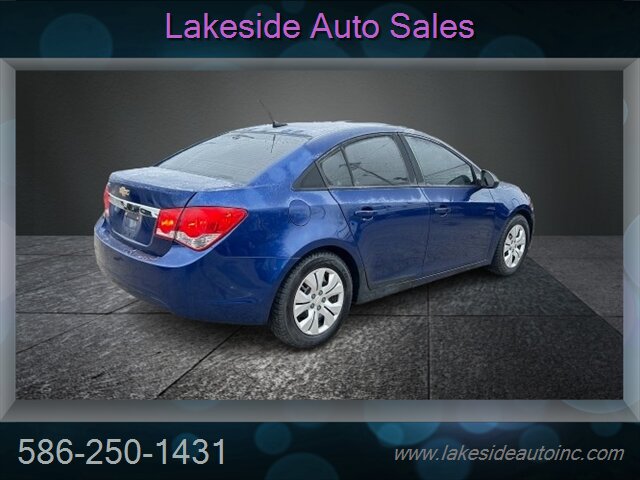 2013 Chevrolet Cruze LS Auto   - Photo 5 - Clinton Township, MI 48036