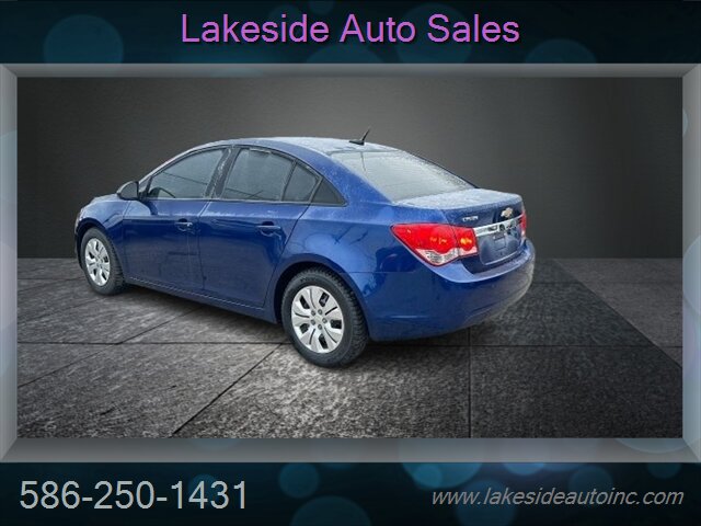 2013 Chevrolet Cruze LS Auto   - Photo 7 - Clinton Township, MI 48036