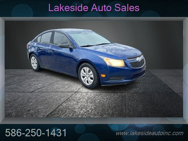 2013 Chevrolet Cruze LS Auto   - Photo 3 - Clinton Township, MI 48036
