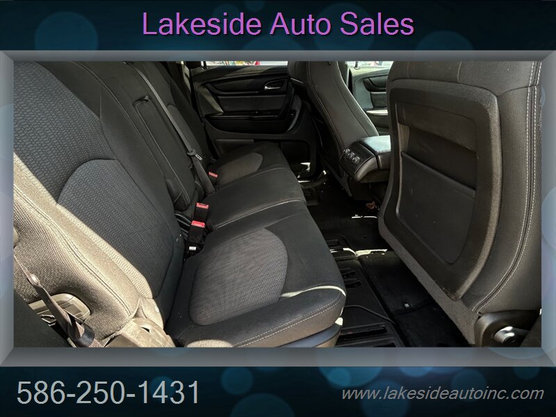 2017 Chevrolet Traverse LT   - Photo 10 - Clinton Township, MI 48036