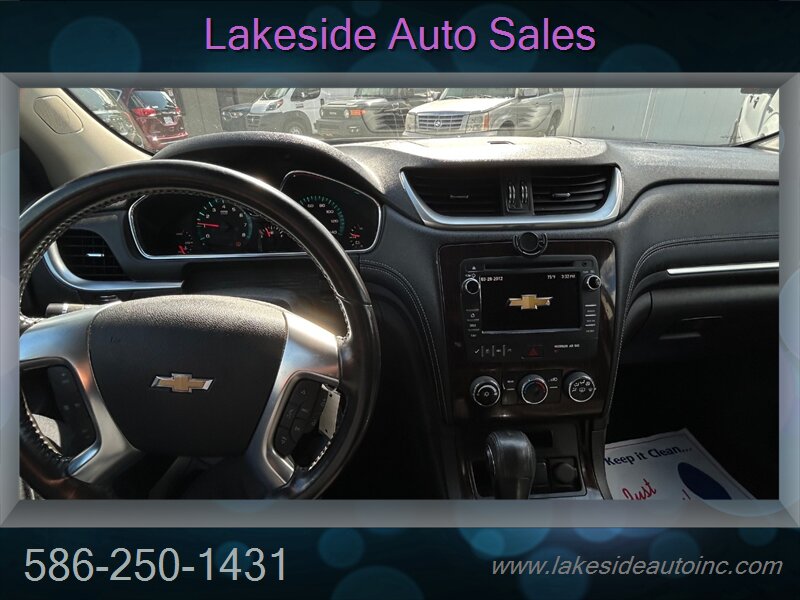 2017 Chevrolet Traverse LT   - Photo 6 - Clinton Township, MI 48036