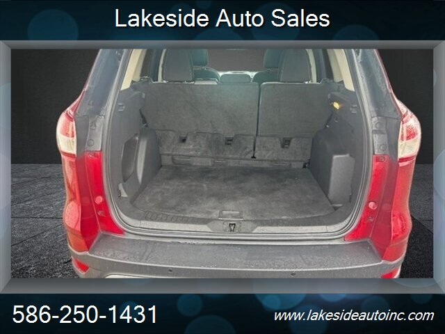 2016 Ford Escape SE - Photo 8 - Clinton Township, MI 48036