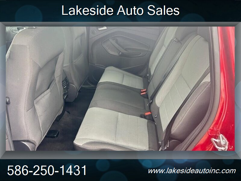 2016 Ford Escape SE - Photo 10 - Clinton Township, MI 48036