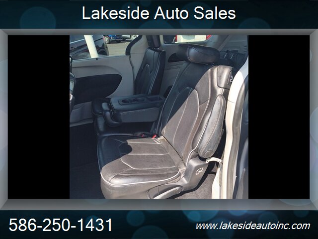 2019 Chrysler Pacifica Limited  Limited - Photo 8 - Clinton Township, MI 48036