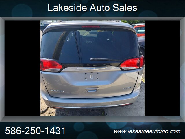 2019 Chrysler Pacifica Limited  Limited - Photo 4 - Clinton Township, MI 48036