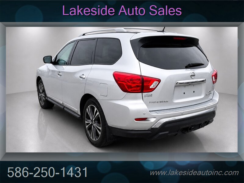 2017 Nissan Pathfinder S  PLATINUM - Photo 8 - Clinton Township, MI 48036