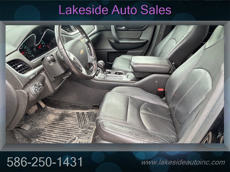 2017 Nissan Pathfinder S PLATINUM - Photo 11 - Clinton Township, MI 48036