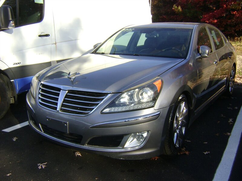 2012 Hyundai Equus Signature photo 2