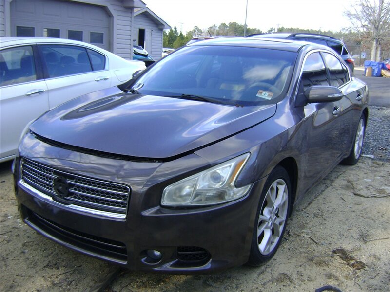 2013 Nissan Maxima SV's photo