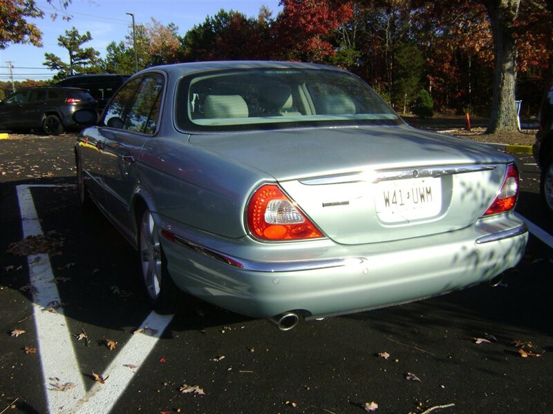 2004 Jaguar XJ Series XJ8 photo 3