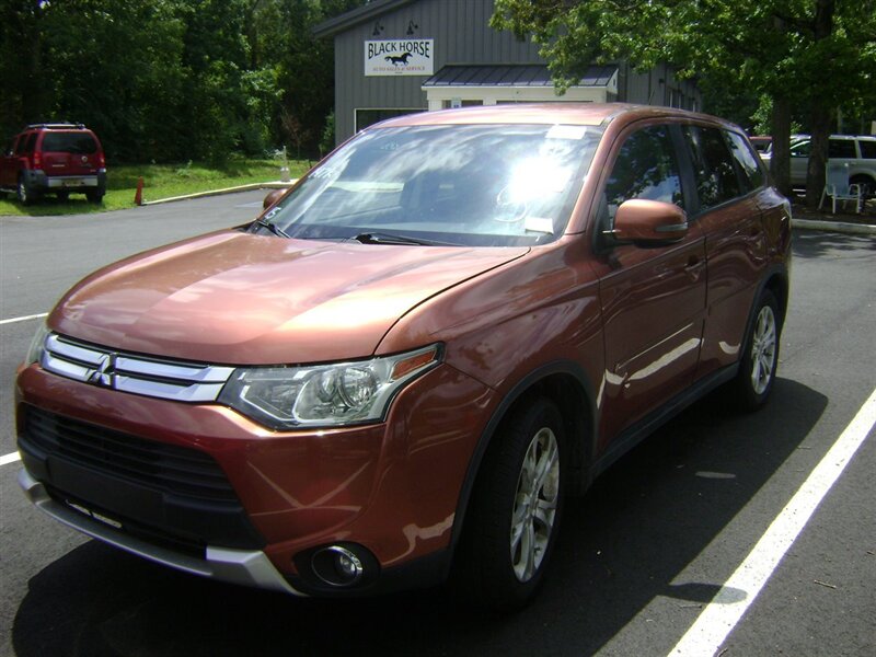 2015 Mitsubishi Outlander SE   - Photo 1 - Egg Harbor Township, NJ 08234