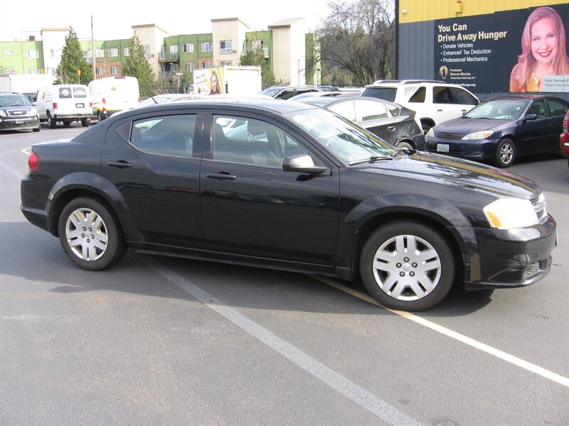 2013 Dodge Avenger SE  