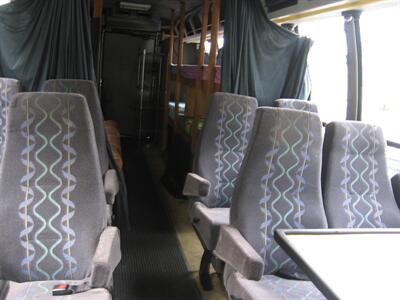 1999 Ford F550 Super Duty XLT Shuttle Bus  7.3 Power Stroke - Photo 10 - Portland, OR 97220