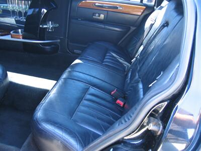 2006 Lincoln Towncar Executive  Stretch Limousine - Photo 10 - Portland, OR 97220