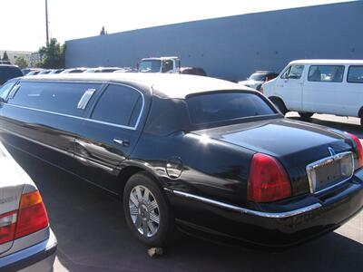 2006 Lincoln Towncar Executive  Stretch Limousine - Photo 2 - Portland, OR 97220