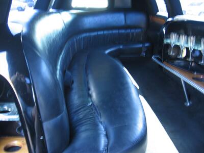 2006 Lincoln Towncar Executive  Stretch Limousine - Photo 9 - Portland, OR 97220