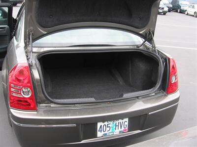 2009 Chrysler 300 Series Touring   - Photo 9 - Portland, OR 97220