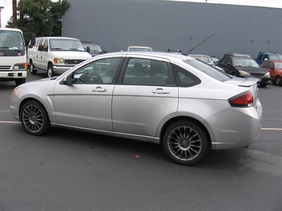2010 Ford Focus SES   - Photo 2 - Portland, OR 97220