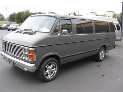 1979 Dodge B200  Maxi Van - Photo 1 - Portland, OR 97220