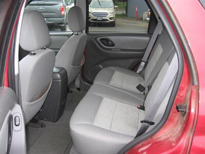2005 Ford Escape XLT   - Photo 8 - Portland, OR 97220