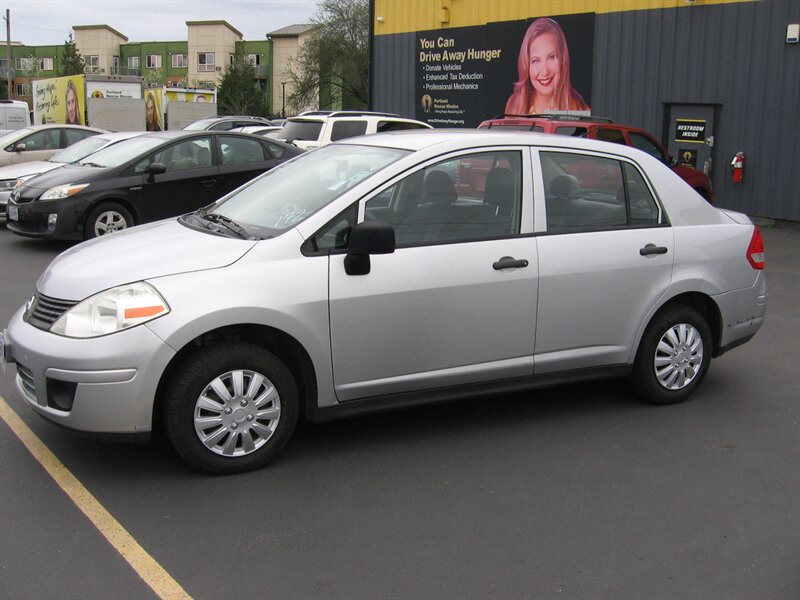 2011 Nissan Versa 1.6 Base  