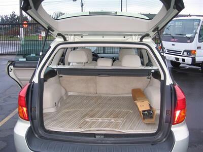 2006 Subaru Outback 2.5i   - Photo 9 - Portland, OR 97220