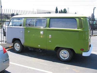1976 Volkswagen Bus/Vanagon   - Photo 2 - Portland, OR 97220