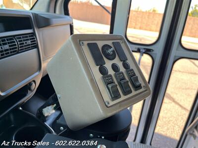 2007 CHEVROLET Express 3500, 15 Passenger Bus (40K Miles) - Photo 30 - Scottsdale, AZ 85257