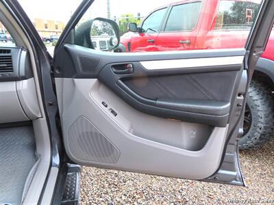 2005 Toyota 4Runner SR5  4WD - Photo 16 - Durango, CO 81301