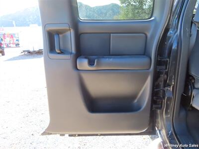 2005 GMC Sierra 2500 SLE   - Photo 21 - Durango, CO 81301