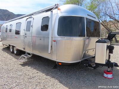 2023 Airstream Classic 33FB Land Yacht - Photo 2 - Durango, CO 81301