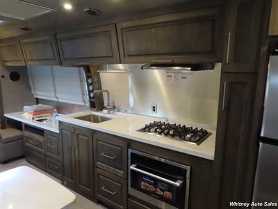 2023 Airstream Classic 33FB Land Yacht - Photo 18 - Durango, CO 81301