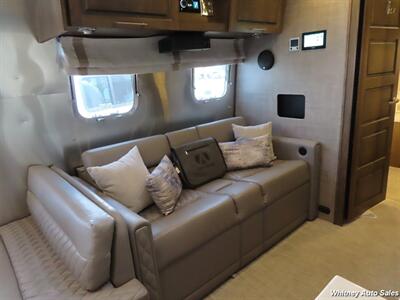 2023 Airstream Classic 33FB Land Yacht - Photo 14 - Durango, CO 81301