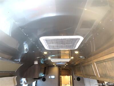 2023 Airstream Classic 33FB Land Yacht - Photo 15 - Durango, CO 81301