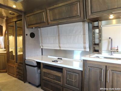 2023 Airstream Classic 33FB Land Yacht - Photo 16 - Durango, CO 81301