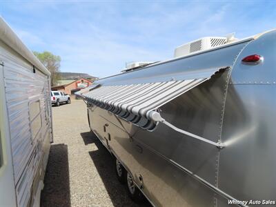 2023 Airstream Classic 33FB Land Yacht - Photo 5 - Durango, CO 81301
