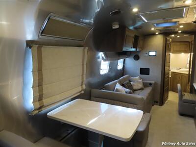 2023 Airstream Classic 33FB Land Yacht - Photo 12 - Durango, CO 81301