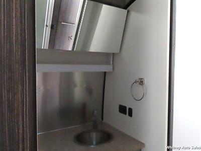 2018 Air Stream International Signature 25FB   - Photo 28 - Durango, CO 81301