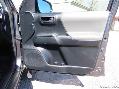 2017 Toyota Tacoma SR V6   - Photo 18 - Durango, CO 81301