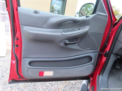 2001 Ford Expedition XLT 4WD - Photo 10 - Durango, CO 81301