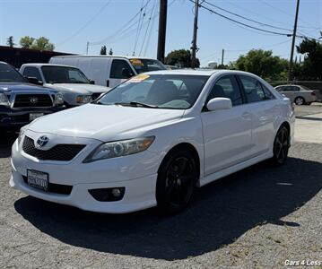 2011 Toyota Camry SE   - Photo 2 - Merced, CA 95341