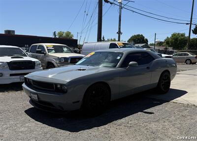 2013 Dodge Challenger SXT - Photo 2 - Merced, CA 95341